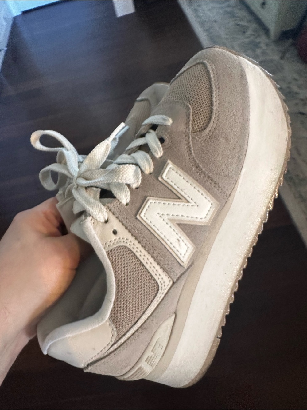 New Balance women Grey and White Classic Sneaker - Picture 9 of 11